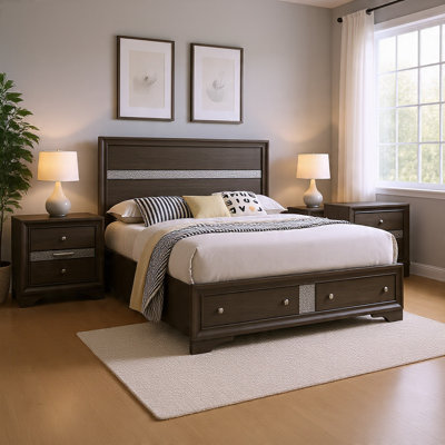 Ensemble de chambre pour grand lit en gris et argent avec accents de bois brun - Ensemble de 3 pièces avec 2 tables de chevet