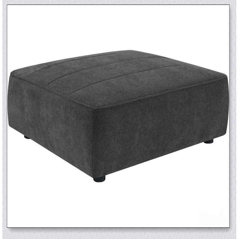 Repose-pieds carré rembourré Ortega pour des sièges confortables et une décoration polyvalente, parfaite pour les salons et les salons.