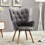 Élégant fauteuil en velours gris avec dossier à boutons et pieds en bois-154219438