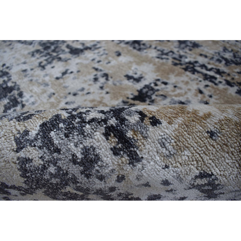 Tapis brun noué à la main