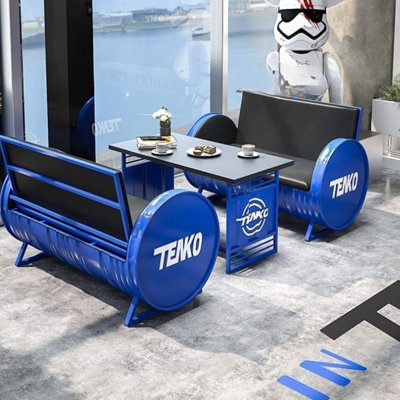 Ensemble de table et chaises de style industriel