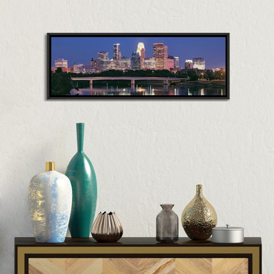 «Buildings Lit Up At Night in a City, Minneapolis, Mississippi River, Hennepin County, Minnesota», reproduction de photo sur toile