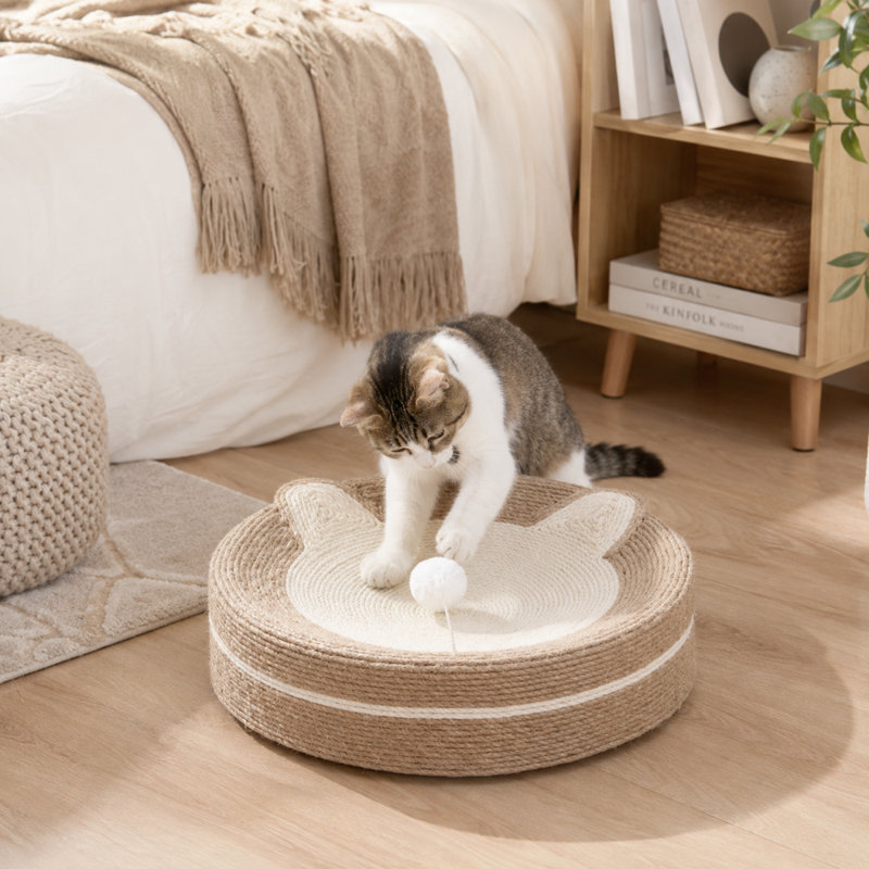 Lit rond en sisal Hawes avec une tête de chat et un nid douillet