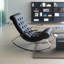 Chaise berçante moderne rembourrée-105293988