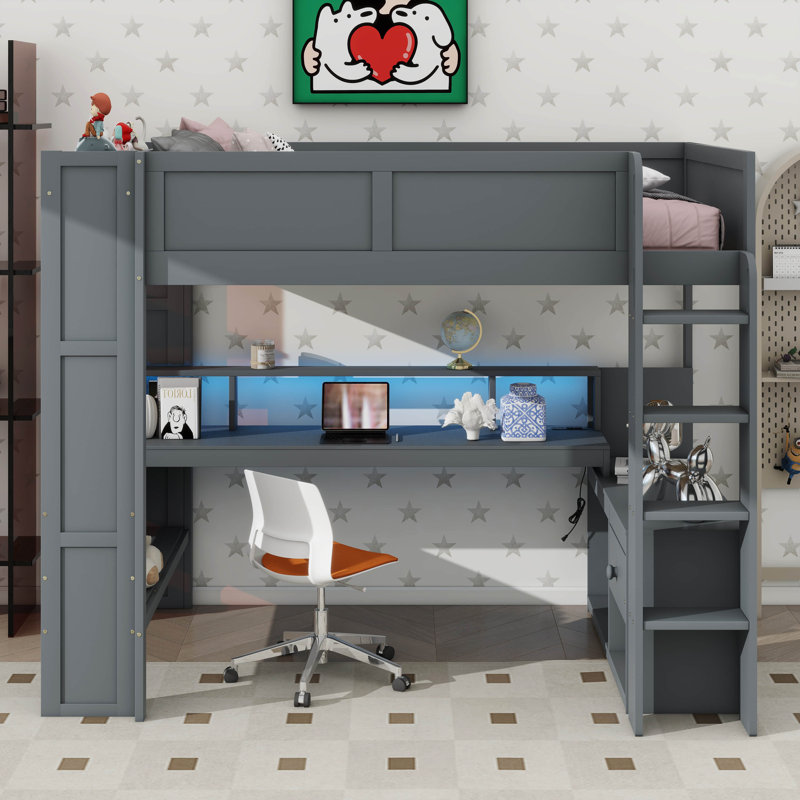 Lit mezzanine en bois pleine grandeur pour jouer, livré avec un bureau, plusieurs tablettes de rangement et une zone de chargement