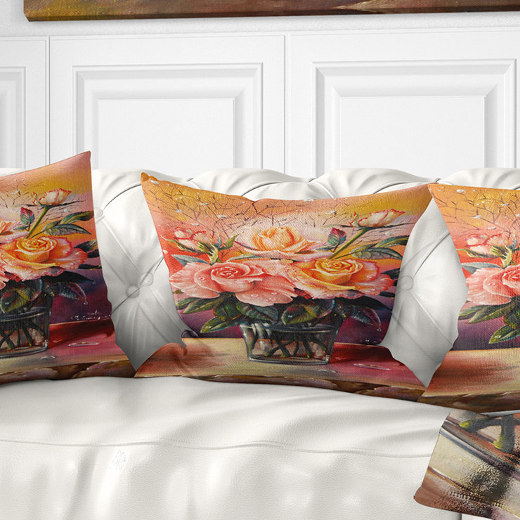 Roses sur table en marbre - coussin à imprimé floral, 18 po x 18 po, Coussin décoratif