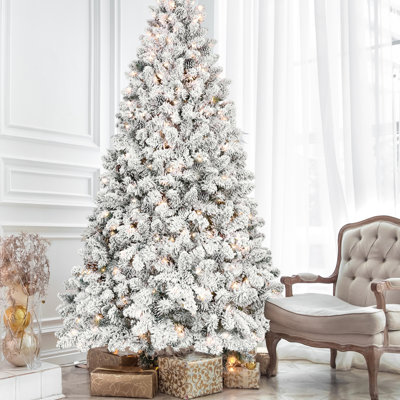 Arbre de Noël enneigé de 8 pi avec 700 lumières ul, 54 pins, neigeux, 1754 pointes, structure à charnières, base en métal robuste pour un décor naturel d'hiver, thème facile à installer