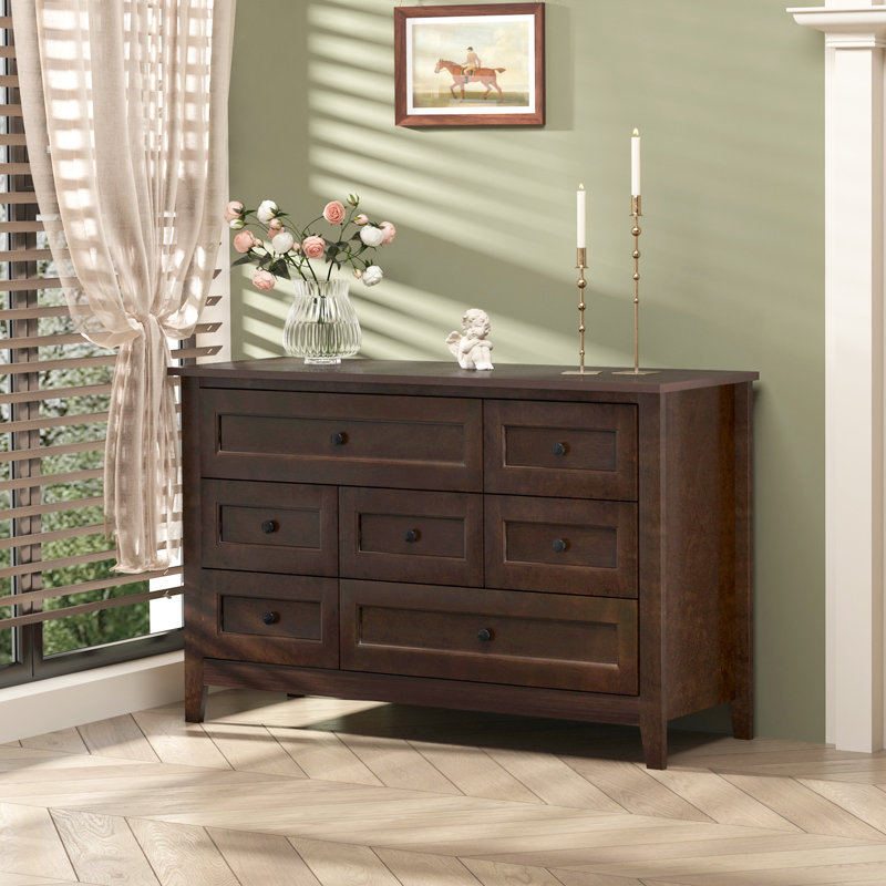 Commode Cameron avec 7 tiroirs et pieds en bois massif
