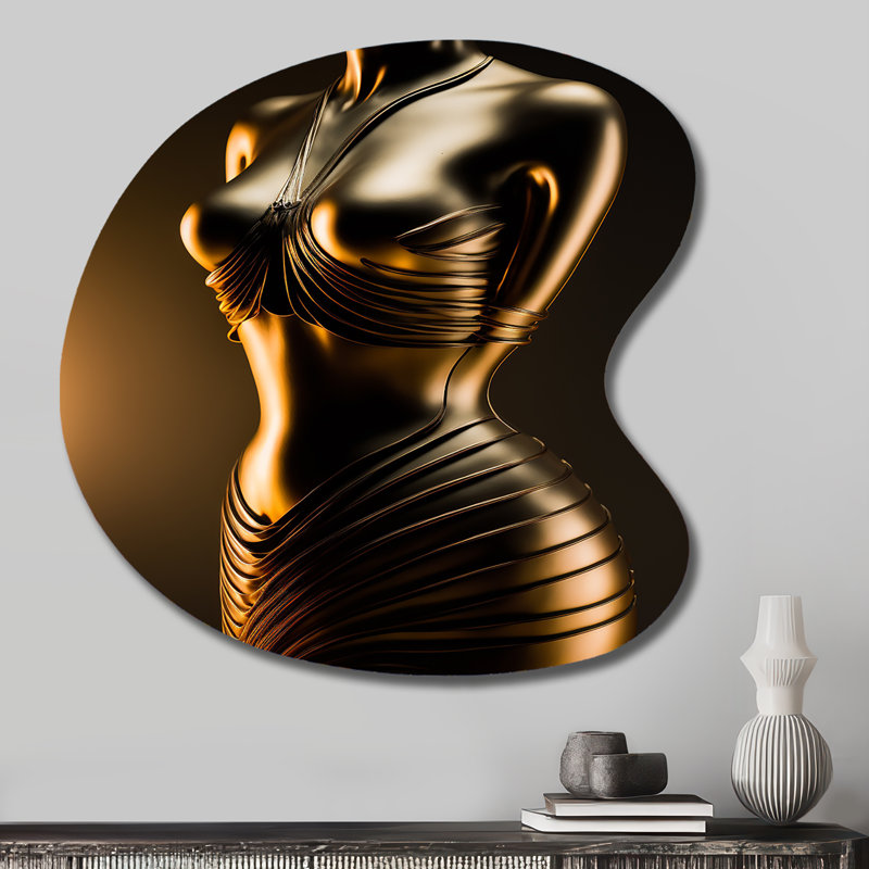 Élégante robe dorée Mannequin I - art mural asymétrique en métal moderne, H 27 po x l 27 po
