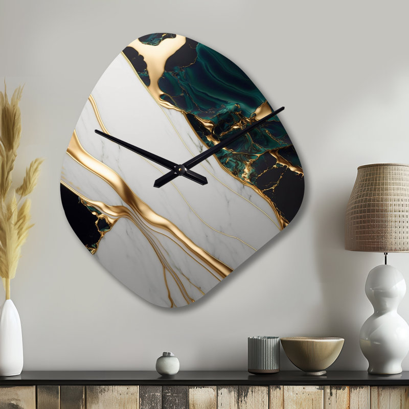Horloge murale abstraite géométrique en marbre doré et vert II - marbre, Petit