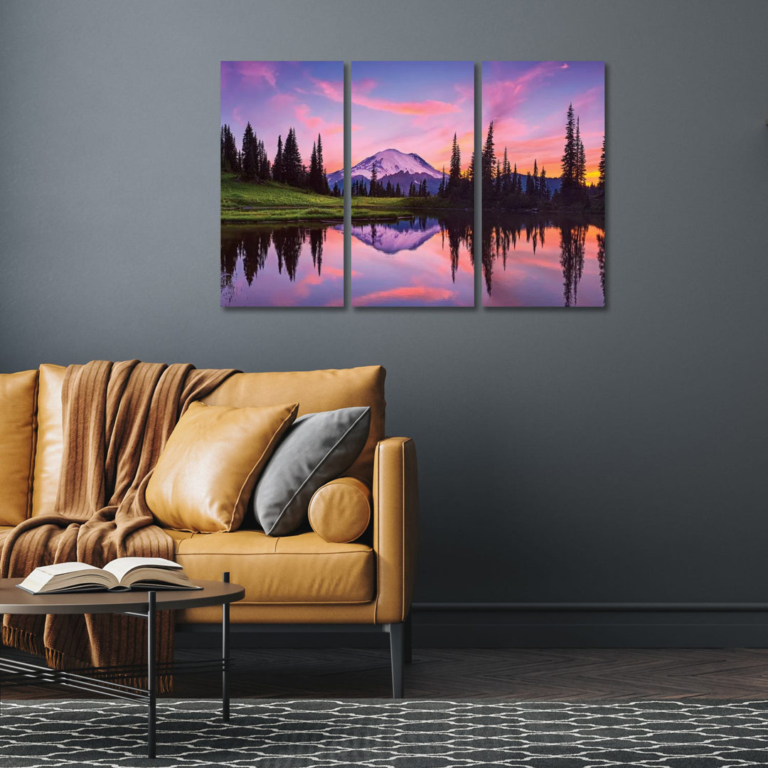 USA, Washington State, Mt. Rainier National Park. Tipsoo Lake Panoramic At Sunset. von Jaynes Gallery - Galerie-verpackt...