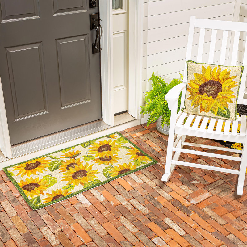 Indoor/Outdoor Sunflower Hooked Polypropylene Accent Rug 24"x42"
