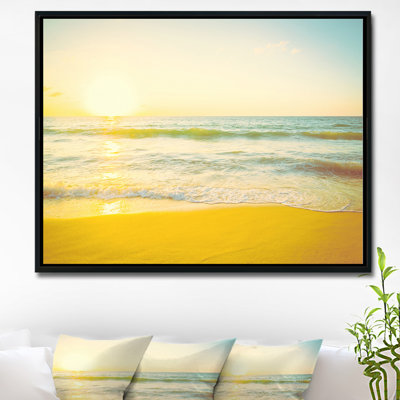 «Calm and Colorful Sunset at Beach», photographie sur toile à cadre flottant