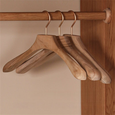 Gentlemen's Choice Wide-Shoulder Wooden Hangers