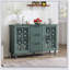 Meuble de rangement classique à deux portes et trois tiroirs pour un espace de vie organisé et un style de décoration intérieure élégant et intemporel.