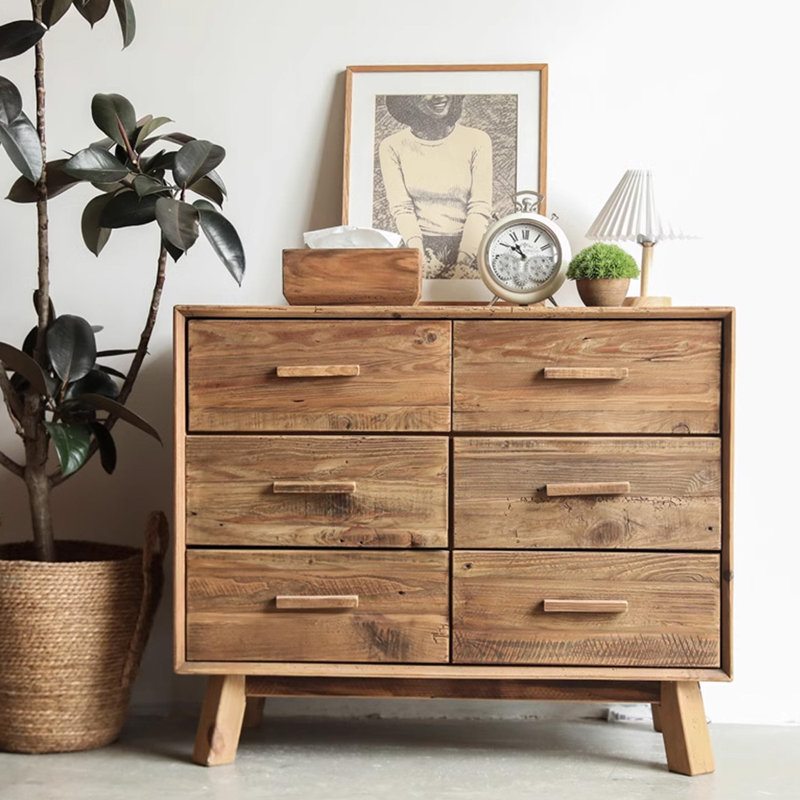 Élégante commode rustique vieillie