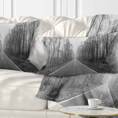 Coussin décoratif noir et blanc Freeway in Forest