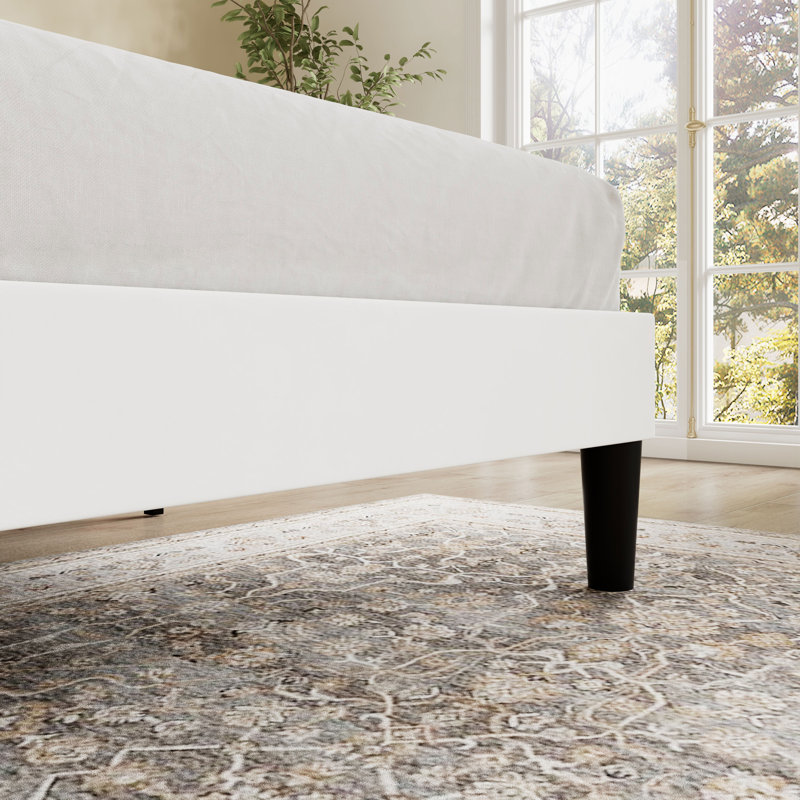 Lit plateforme tapissier en velours avec tête de lit à oreilles et lattes en bois Candler, Blanc, Grand