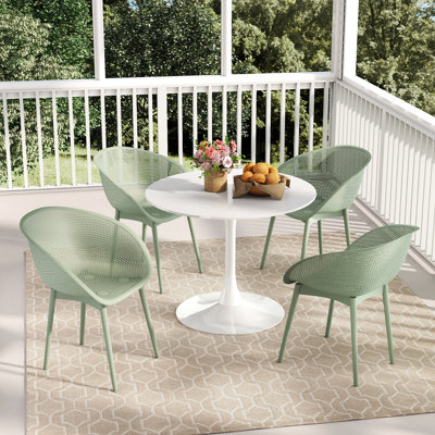 Table de salle à manger en panneau de fibres à densité moyenne avec ensemble de chaises longues résistantes aux intempéries