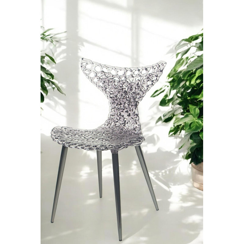 Innovative Chair – Fluid Design With Lighting Reflections And Bold Color Options