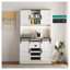 Bar ferme avec porte de grange coulissante, grand buffet de cuisine avec tablettes réglables et support à vin, station de café blanche avec prises de courant