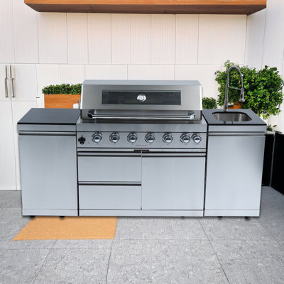 Barbecue extérieur 6 brûleurs 85000 de 43 pouces avec comptoirs en granit, thermomètre, éclairage halogène, évier en acier inoxydable, allumage électronique et armoires de rangement.