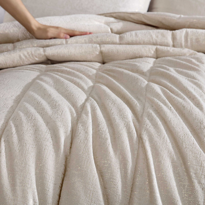 Kenneth Cole Banks Comforter Set, Ivory