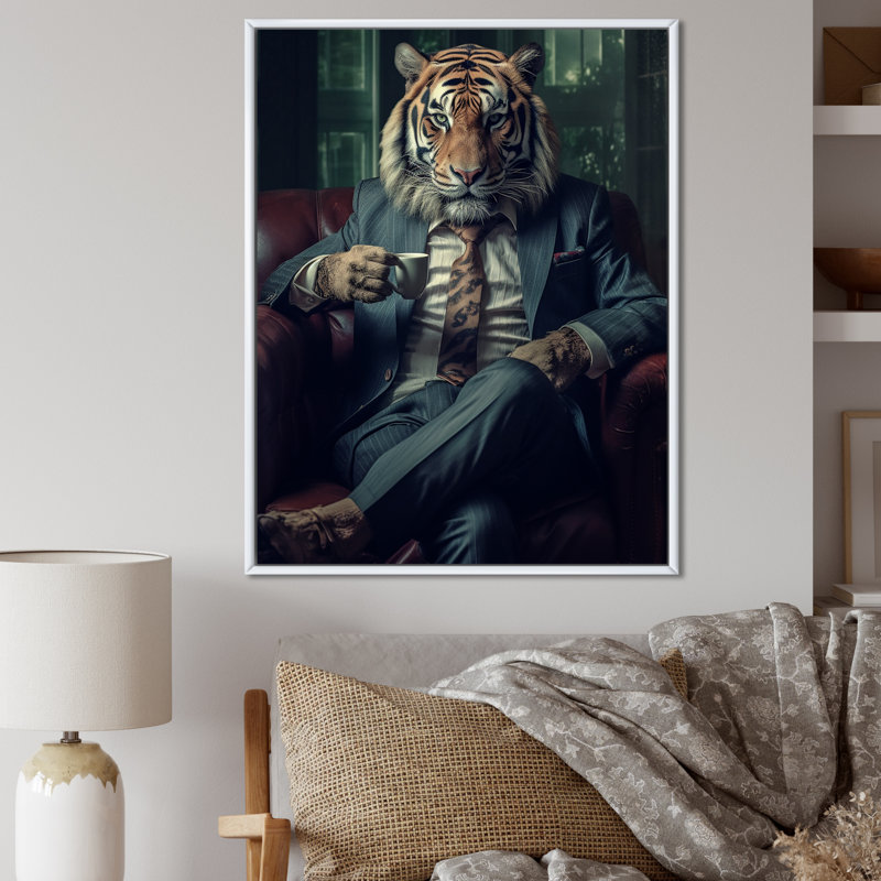 Lion glamour à la mode avec un costume de fleurs dans un canapé, 40" H x 30" W, Cadre flottant blanc