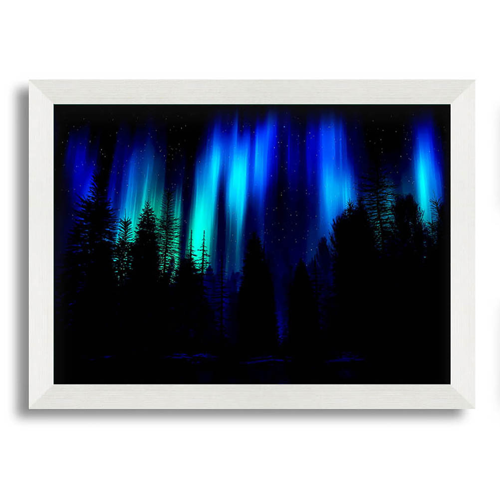 Blaue Nordlichter durch den Wald Gerahmter Druck Wandkunst