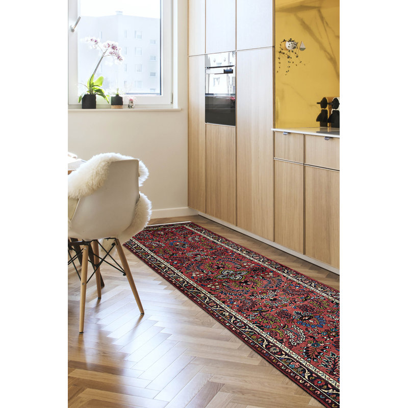 Tapis rouge Anadol 2 pi 7 po x 9 pi 4 po