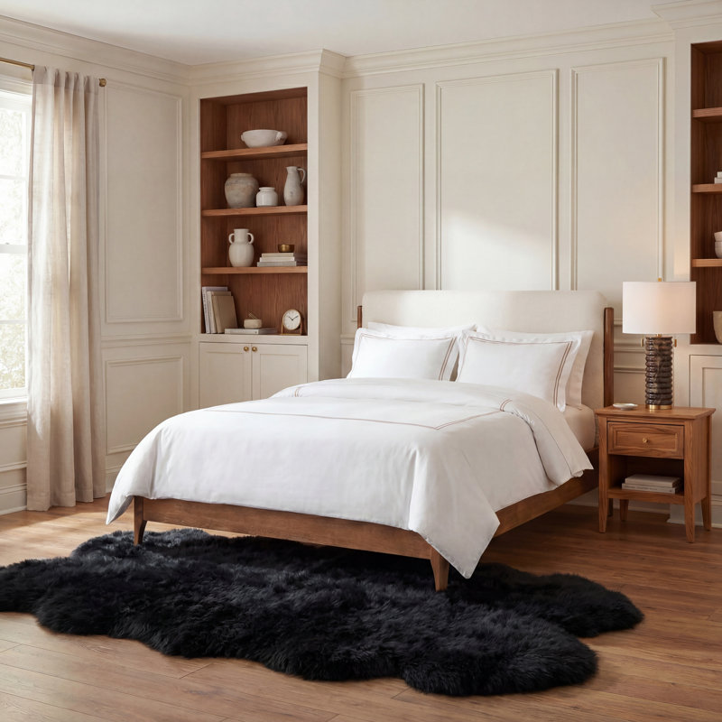 Tapis noir en peau de mouton à poil long fabriqué à la main Tateos, Rectangle 3 pi 7 po x 6 pi