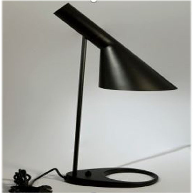 Lampe de table arquée 8 "avec prise Ransac, Noir