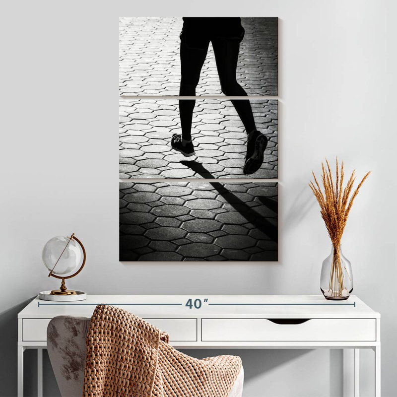 Sireci BW Jogging, 32" H x 20" W
