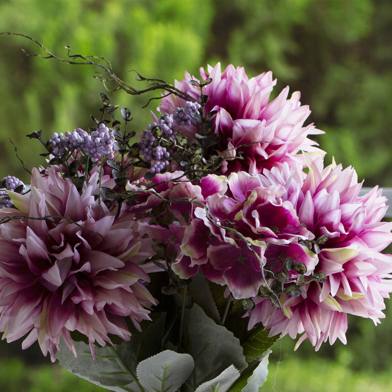 Dahlia dans un vase, Mauve