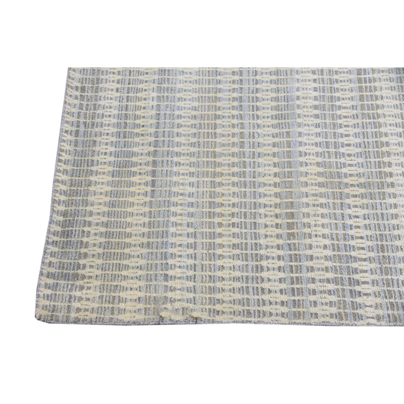 Hand Knotted Area Rug in Ivory/Gray