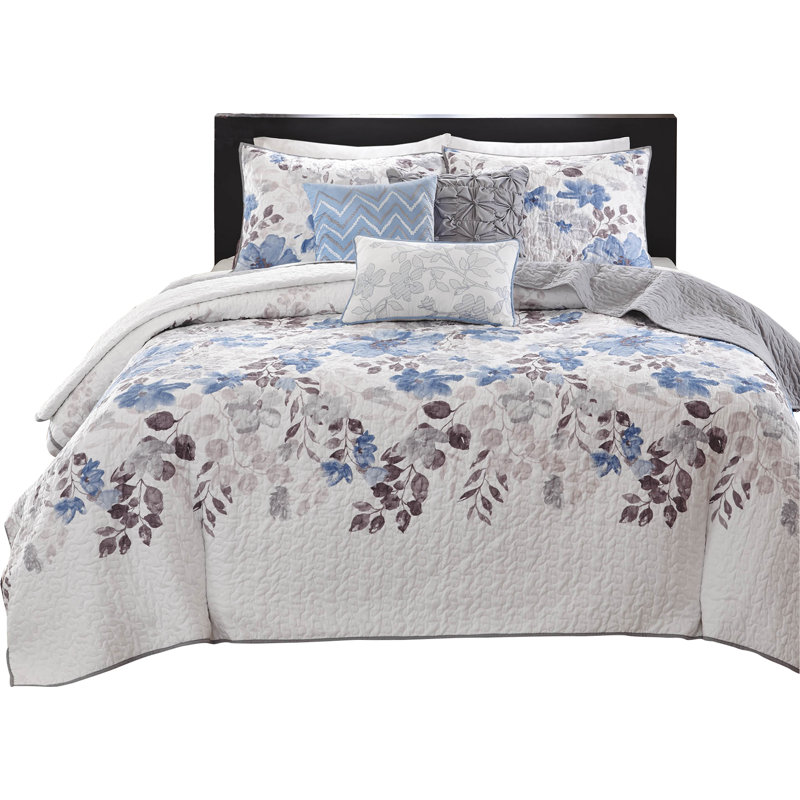 Blue Floral 6-Piece King/Cal King Quilt Set with Throw Pillows, Blue, King/Cal.King Coverlet + 2 Shams + 3 Throw Pillows