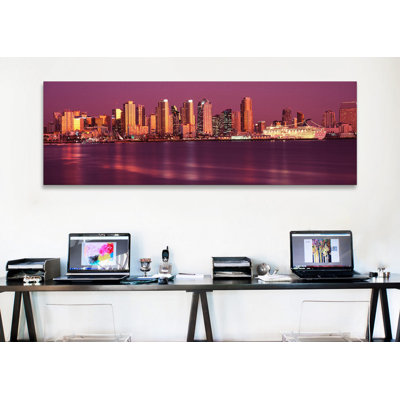 «Buildings at the Waterfront, San Diego, California 2010», reproduction de photo sur toile
