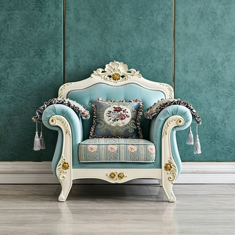 Canapé en tissu luxueux de style européen.