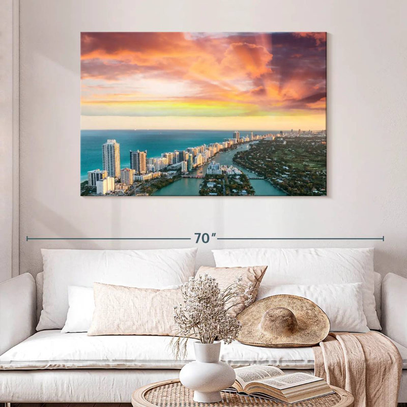 Nicci Miami Beach, horizon sombre