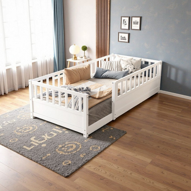 Lit simple au sol: lit d'enfant en pin massif Montessori avec barrière et porte haute sécurité, blanc, Blanc