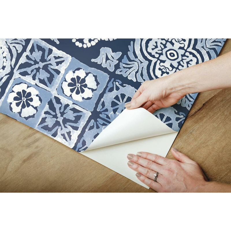 Rouleau de papier peint 16,5 pi x 20,5 po Nesta, Bleu / blanc
