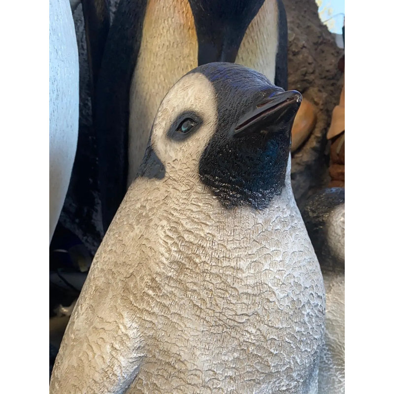 Statue de jeune pingouin