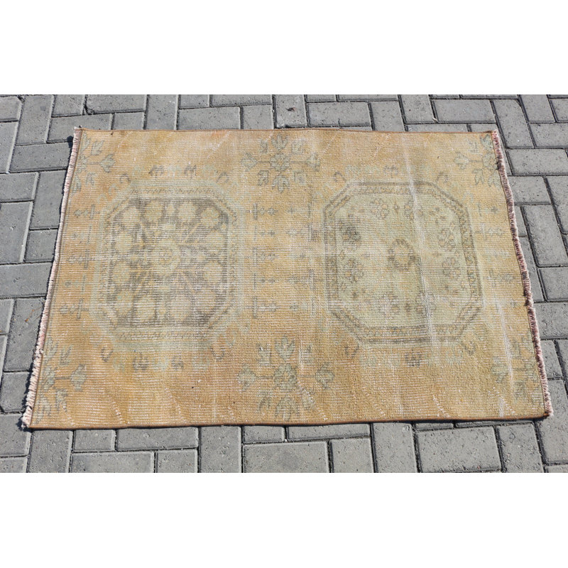 Tapis turc jaune et beige à motif floral géométrique parfait pour une maison confortable