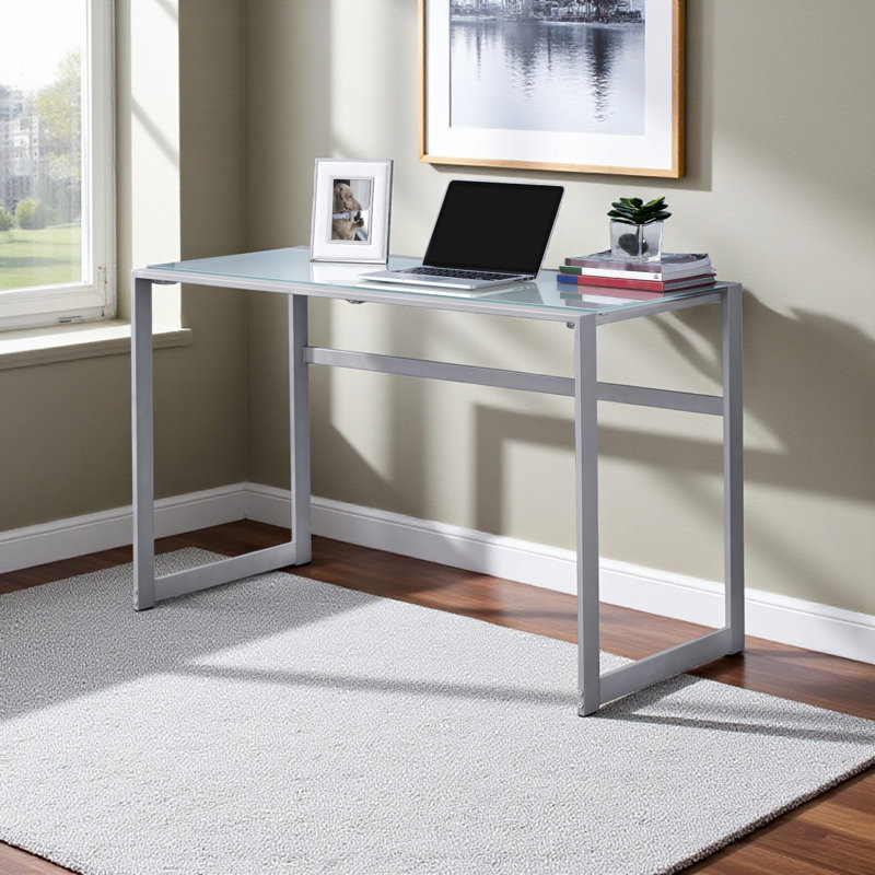 Bureau d'ordinateur en verre trempé avec pieds en métal argenté Lino de H 29,85 po x l 47,89 po x P 21,71 po Lino