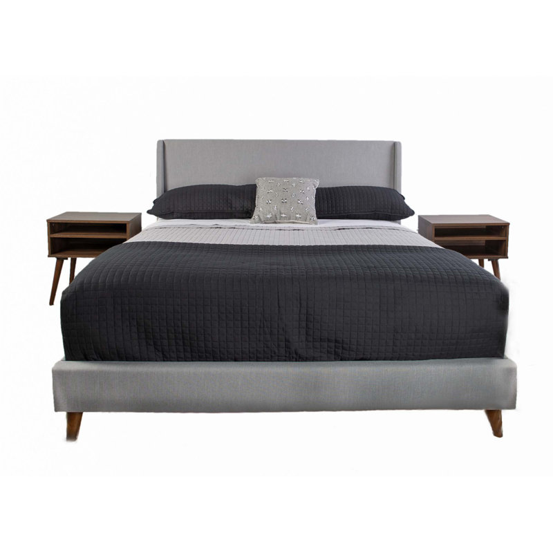 Très grand lit tapissier avec 2 tables de chevet