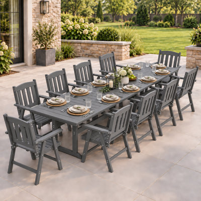 Ensemble de salle à manger d'extérieur 12 pièces en PEHD résistant aux intempéries, comprenant une table et des chaises pliantes. Mobilier de jardin avec trou pour parasol et structure en aluminium. Ensemble moderne pour 10 personnes, idéal pour jardin, terrasse ou porche. Comprend 2 tables et 10 chaises empilables. Couleur : gris.