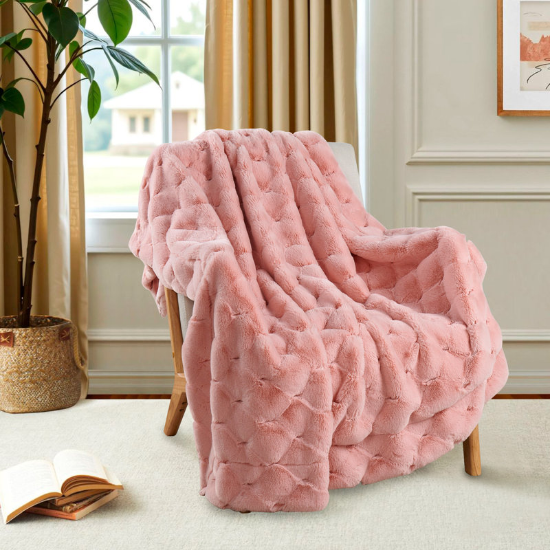 Jeté en fausse fourrure de lapin, Rose anglaise
