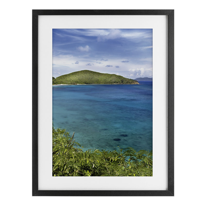 «Tropical Island in Distance», reproduction sous verre encadrée, design par Seven Trees Design, H 20 po x l 14 po