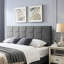 Tête de lit contemporaine très grand / très grand avec bordures gaufrées et passepoilées, tête de lit réglable en tissu gris 48,5 - 53 po-129990001