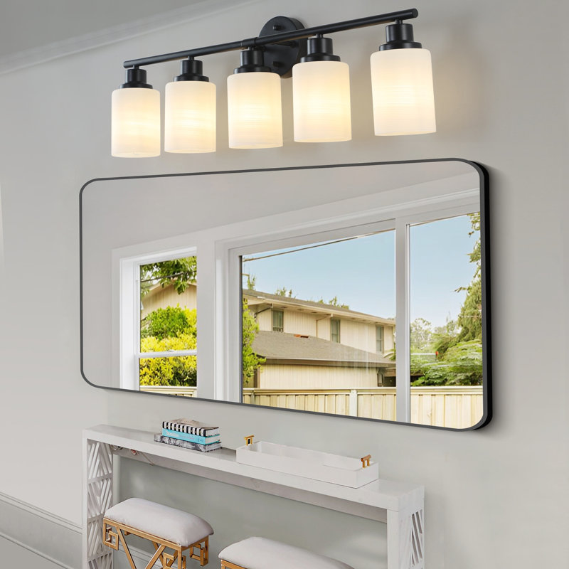 Luminaire de miroir de salle de bain moderne 31 po à 5 lumières, verre blanc givré avec cadre en fer noir, applique murale contemporaine pour chambre à coucher, salle de bain et vestiaire (ampoule non incluse)